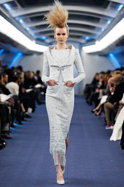 Look 27